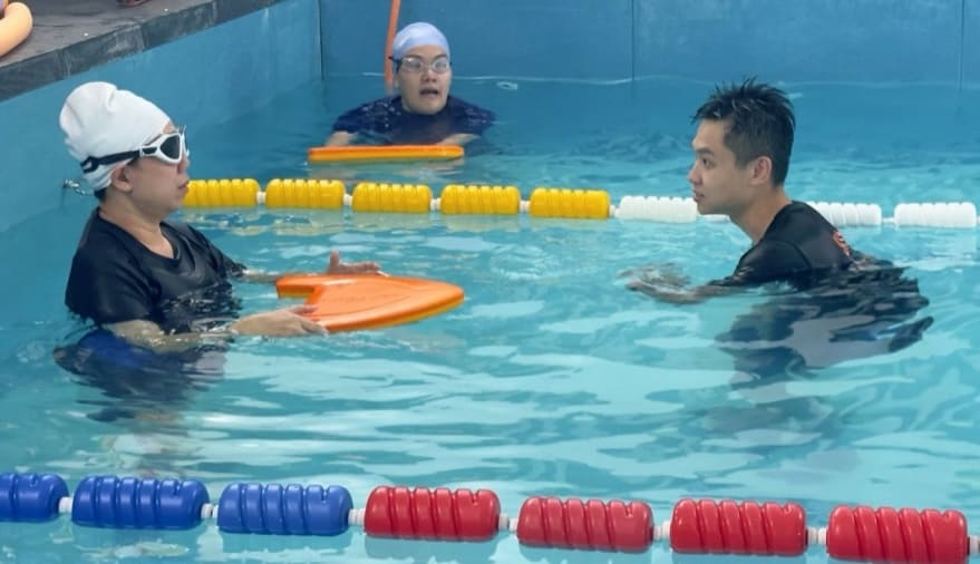 Team One Adult Swim Class photo 2